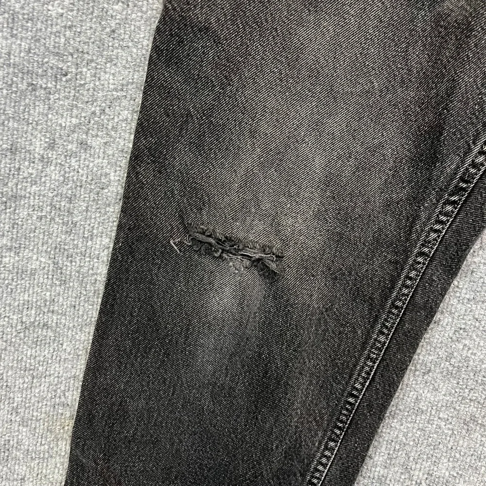 VTG Levi's 550 Relaxed Fit Jeans Men's Black Denim Distressed Straight - 34X30